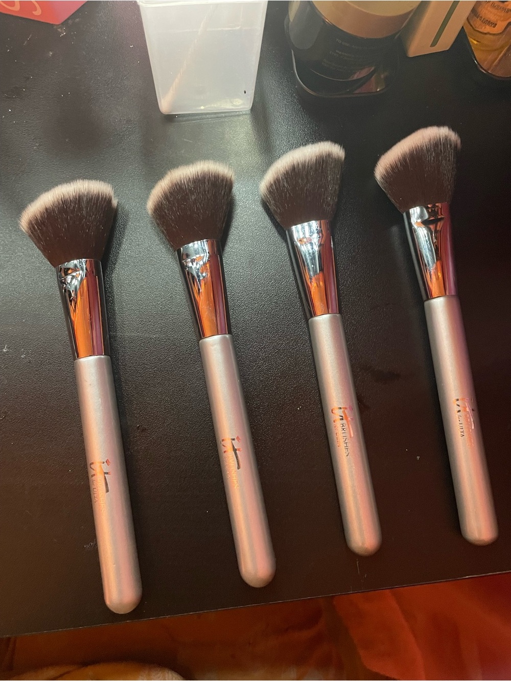 (I set) Cosmetics Airbrush Soft Focus Blush Brush #113 Makeup Brush in Silver